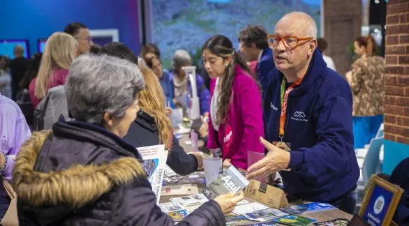  Azul, presente en la FIT