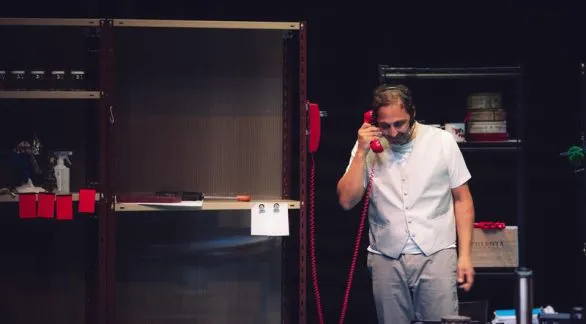 Llega la comedia "Agotados" con Ariel Staltari