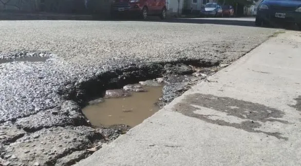 Más baches, más trabajo: el  modelo productivo de Azul