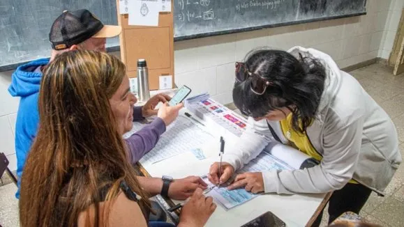 En Azul votó más del 60% del padrón