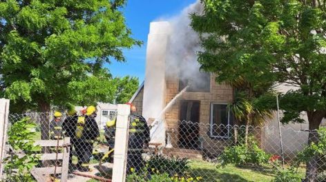  Un voraz incendio provocó   daños totales en una vivienda