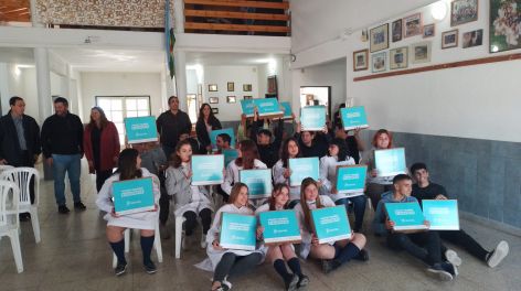  Entrega de netbooks a estudiantes