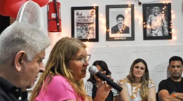 Una viñeta cotidiana en el Espacio Cultural Paisano Frías. Julio Varela, Laura Aloisi y demás compañeros con la memoria encendida de Pedro Paisano Frías, El Eternauta y el pedido por Oesterheld.  