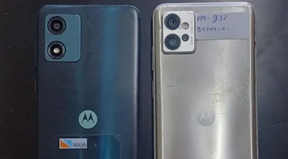 Los teléfonos incautados en poder de los menores que cometieron esta estafa virtual. FOTO: EPDS AZUL/PBA